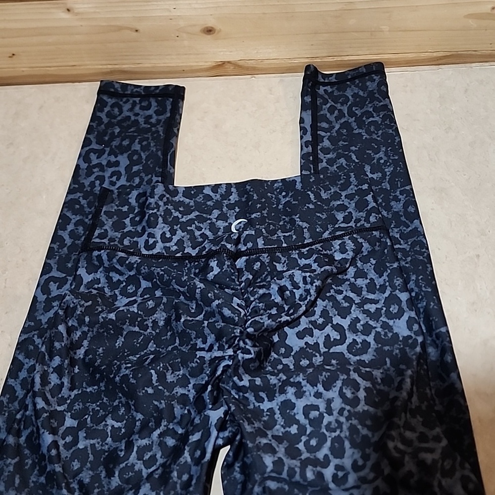 ZYIA Scrunch Butt Leggings size 2